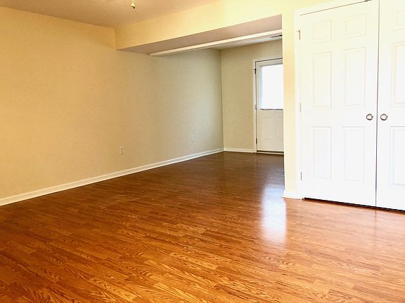 3rd image of 810 Melanie Ln