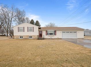 402 N Genessee St, Blue Grass, IA
