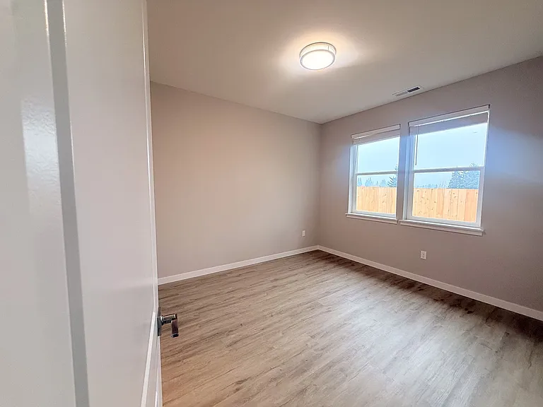 5534-5564 Skyline Rd S — Photo 155
