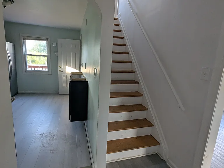 1029 E Blancke St — Photo 5