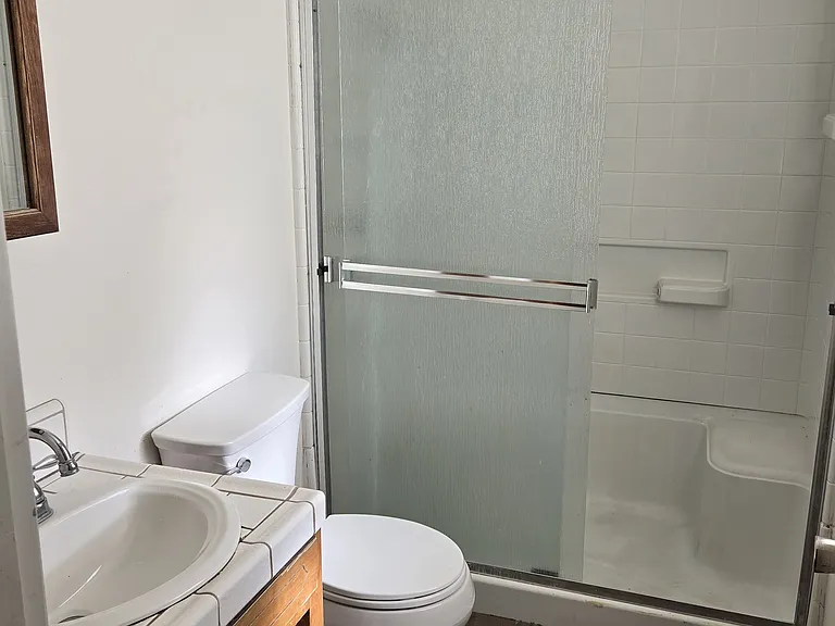 630 N Oxford St — Photo 15