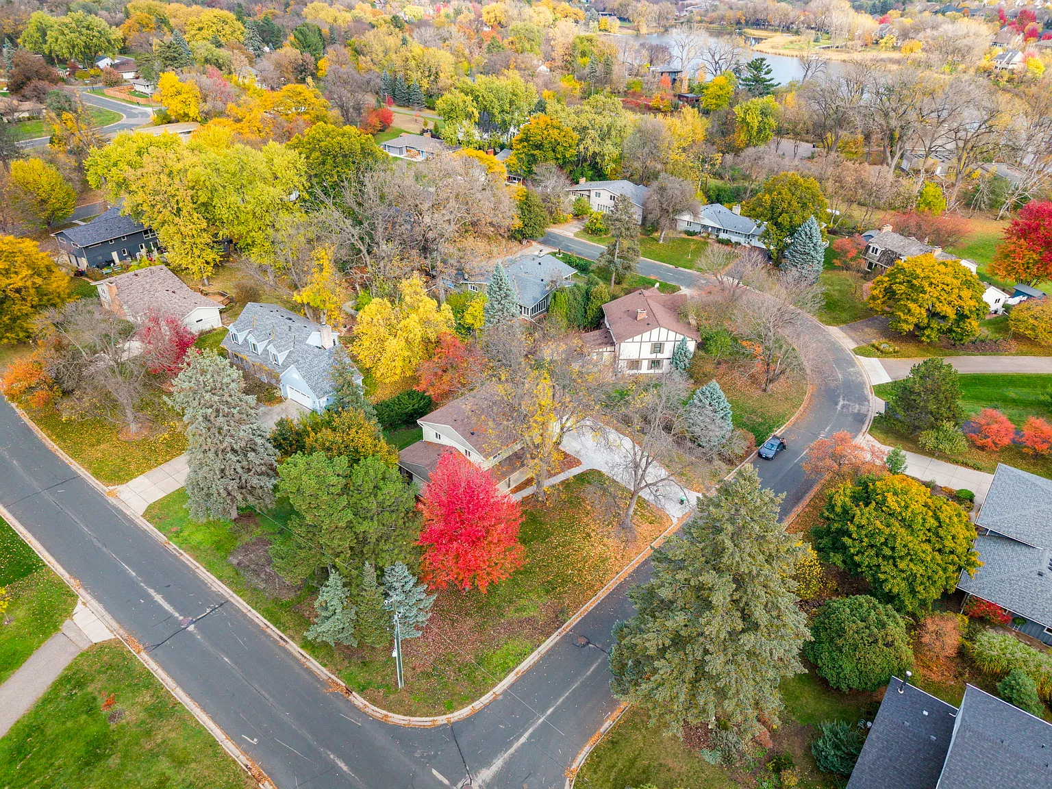 6 bed, 3749 sqft, $5,500 — Photo 4