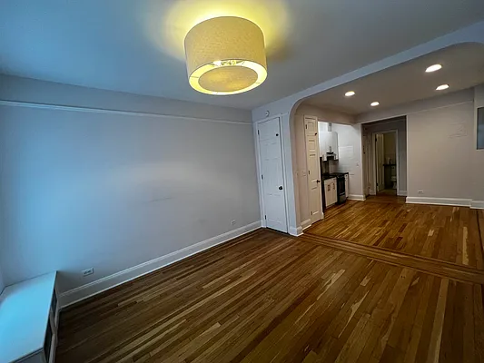 Rented by Salon Realty Corp | media 4