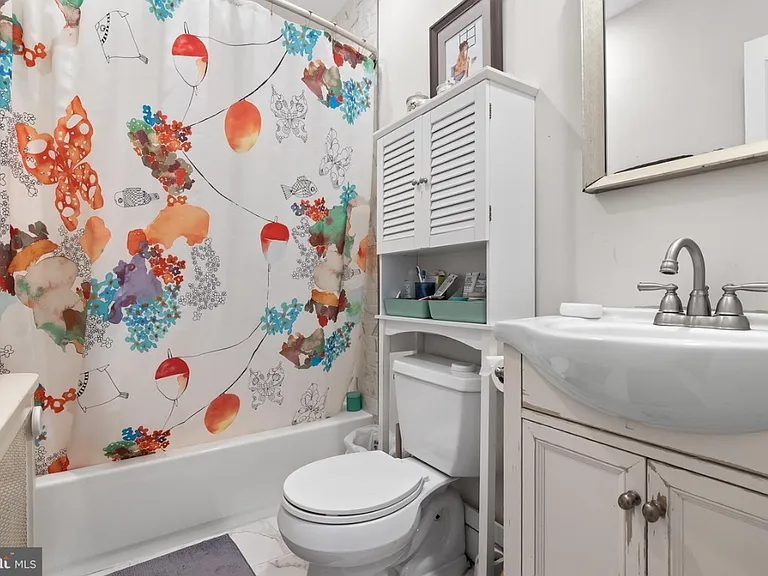 204 W Redman Ave #1 — Photo 4