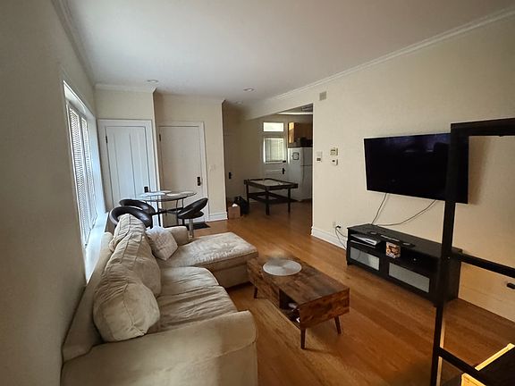 4th image of 3329 W Grace St #1W