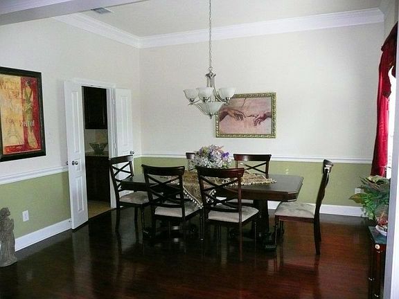 4th image of 3428 Columbus Dr