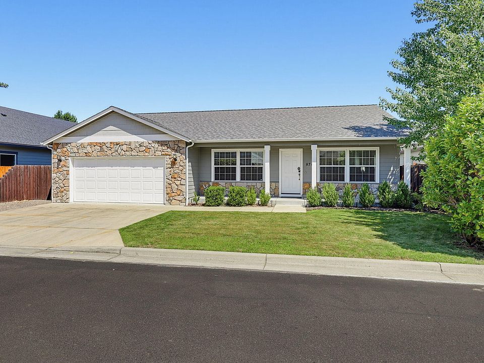 1st image of 876 Holley Way