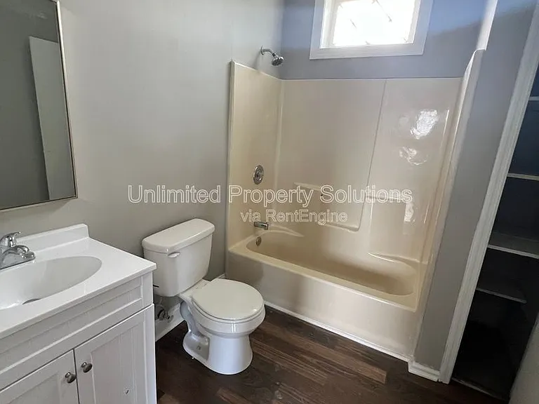 214 S 13th St #B — Photo 9