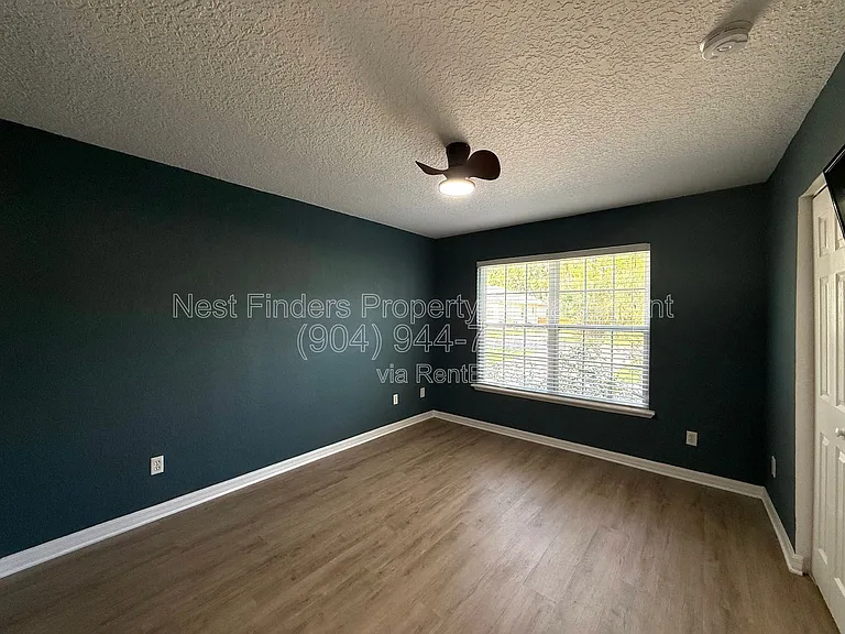 725 Alexander St — Photo 18