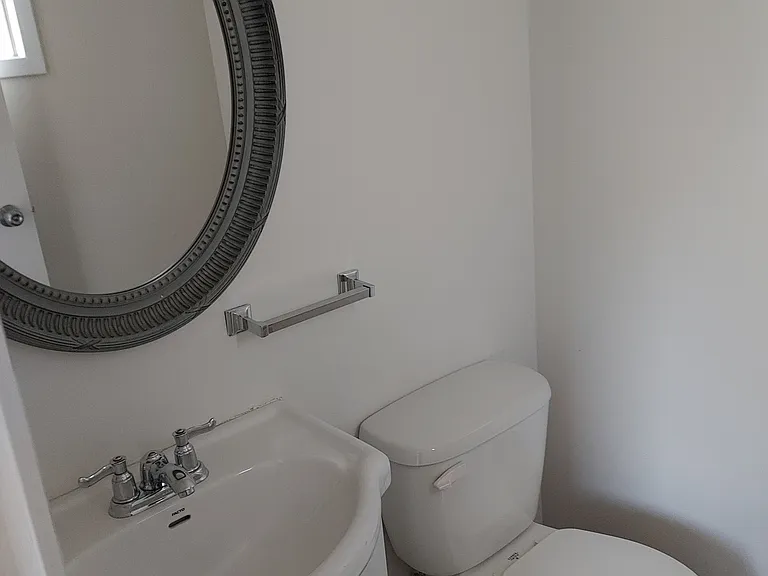 310 Westminster Ave — Photo 5