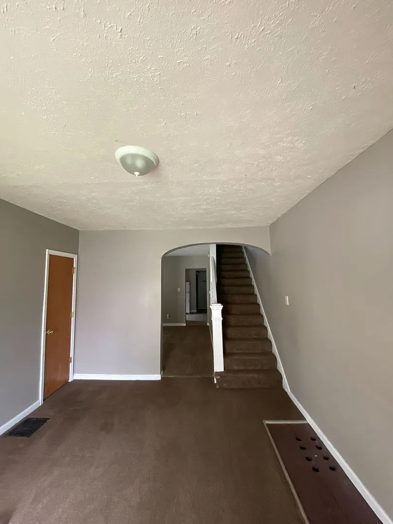 1301 N Olney St — Photo 3