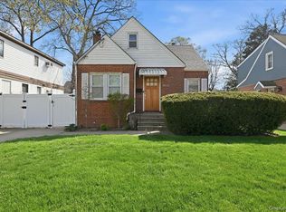 450 Linden St, West Hempstead, NY 11552