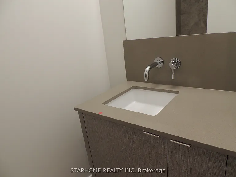 100 Harbour St #6307 — Photo 8