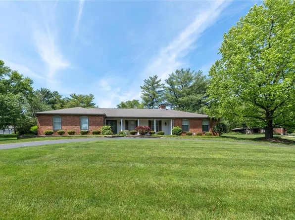 1205 Montaigne Dr, Saint Louis, MO 63131
