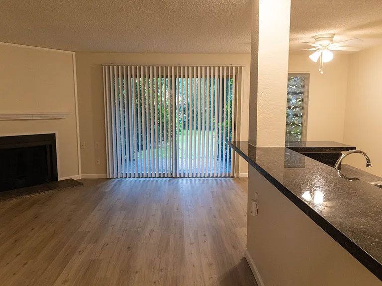Willow Creek Apartments — Photo 6