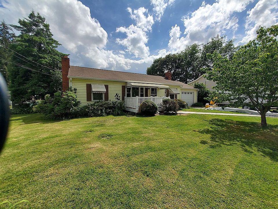 2nd image of 1413 Disney Ave