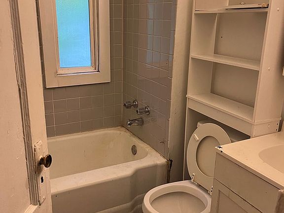 4th image of 807 Hawley Ave Floor 2