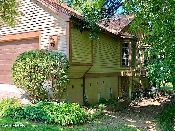 3rd image of 2119 N Cross Creek Dr SE