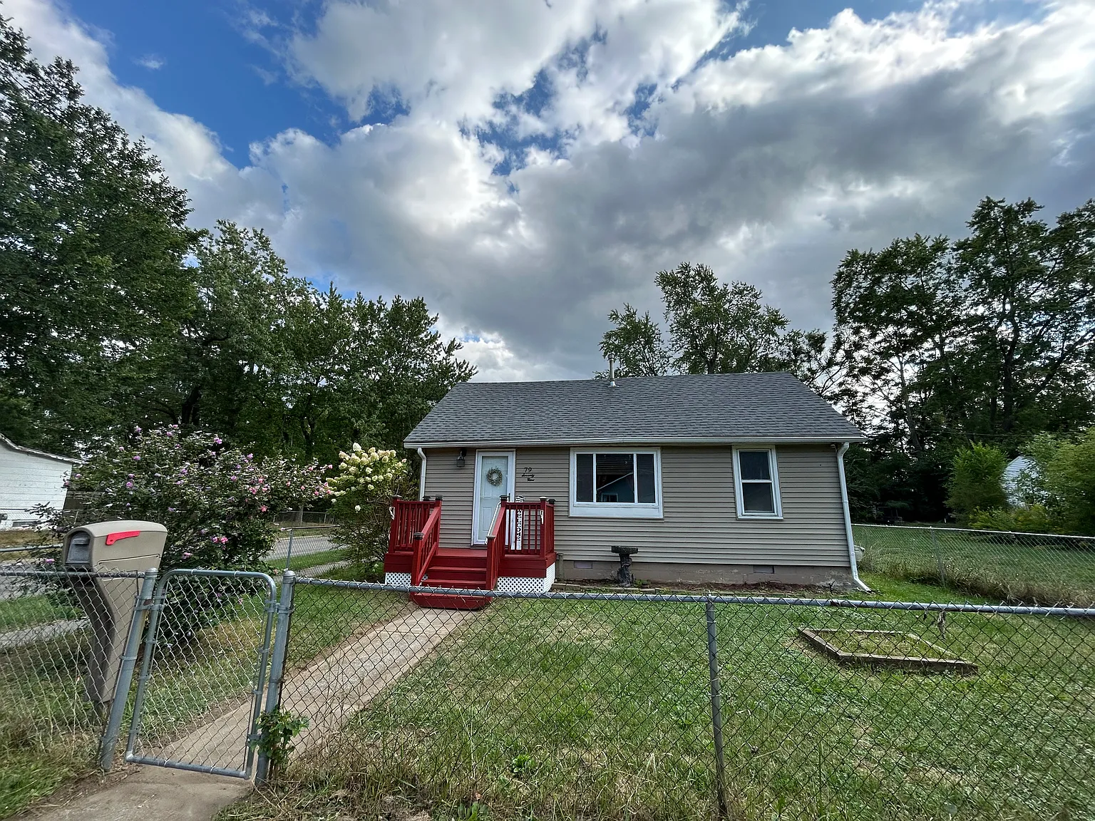 2 bed, 1.5 bath, 850 sqft, $1,400 — Photo 2