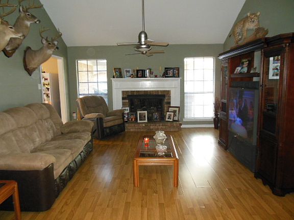 4th image of 409 Vaughn Dr S