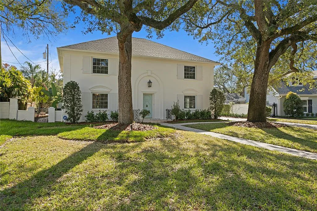 4 bed, 2.5 bath, 2772 sqft, $8,000 — Photo 1