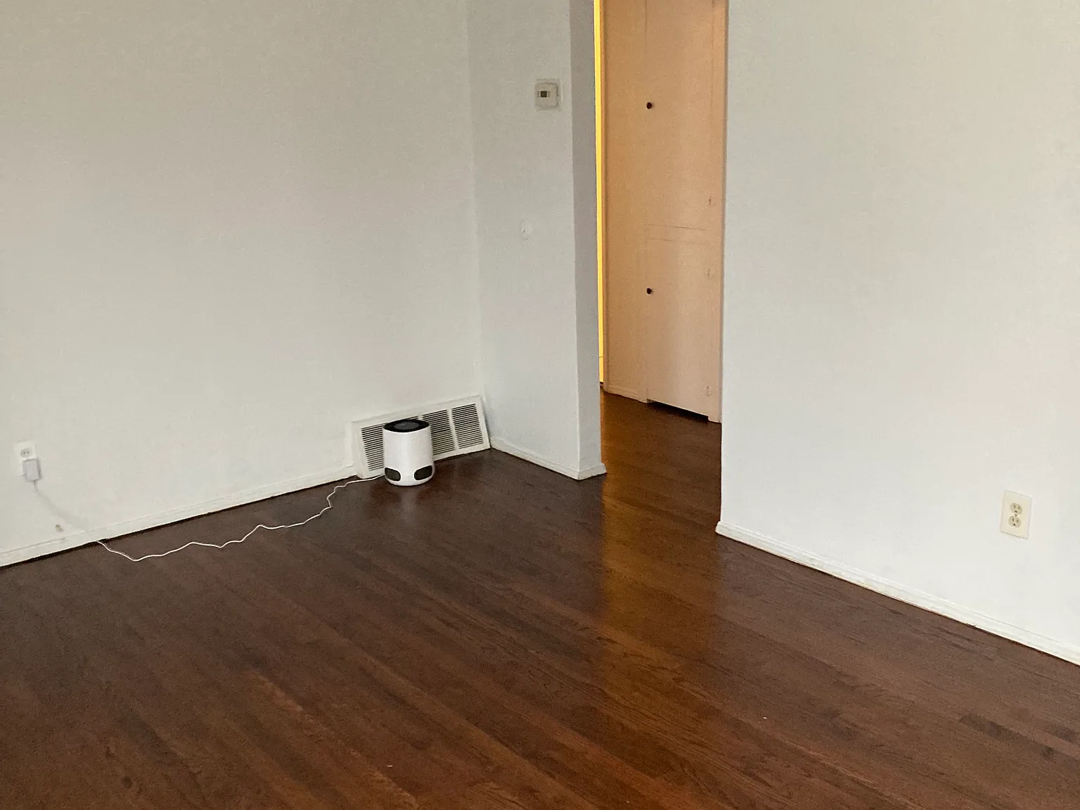 2 bed, 950 sqft, $1,100 — Photo 3