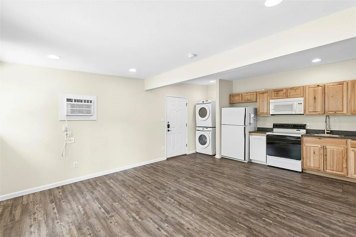 Building Photo - 904 Philco Dr #B