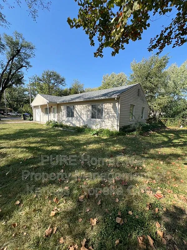 3 bed, 1.0 bath, 1030 sqft, $1,325 — Photo 2