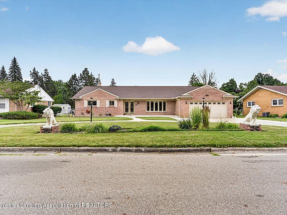 2nd image of 2915 N Cambridge Rd