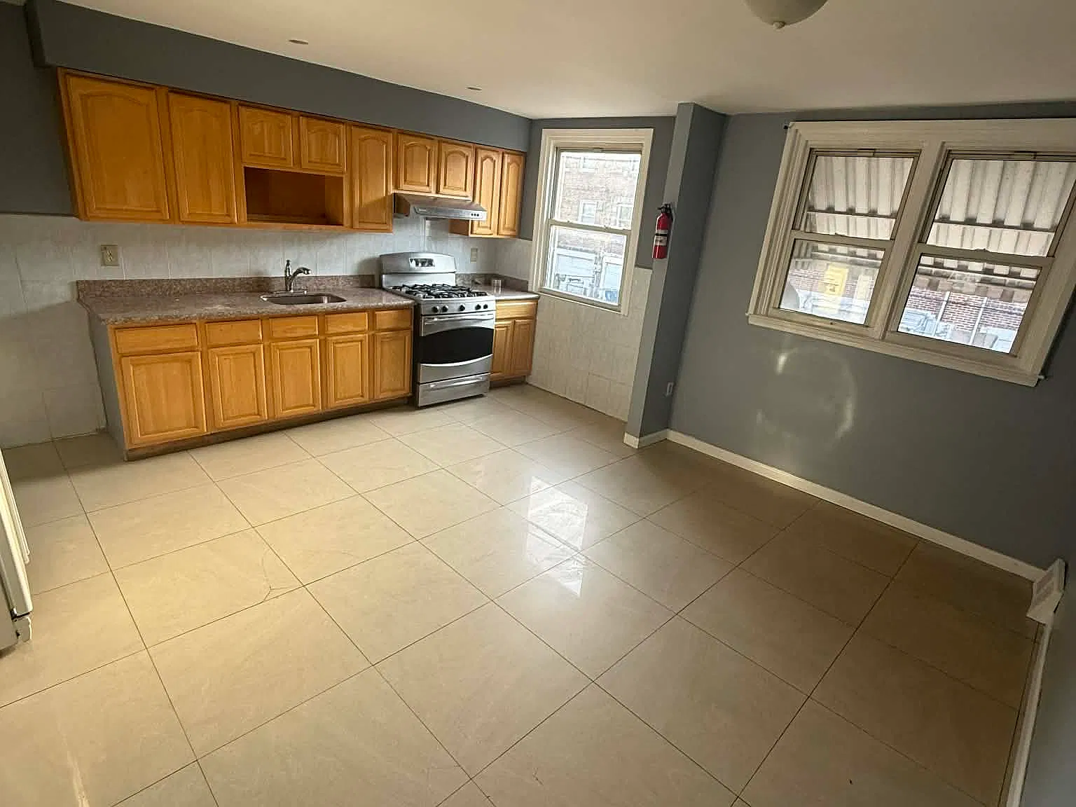 3 bed, 2.5 bath, 1180 sqft, $1,700 — Photo 3