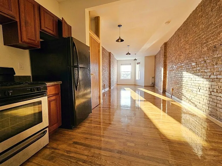 1064 Myrtle Ave #2R — Photo 1