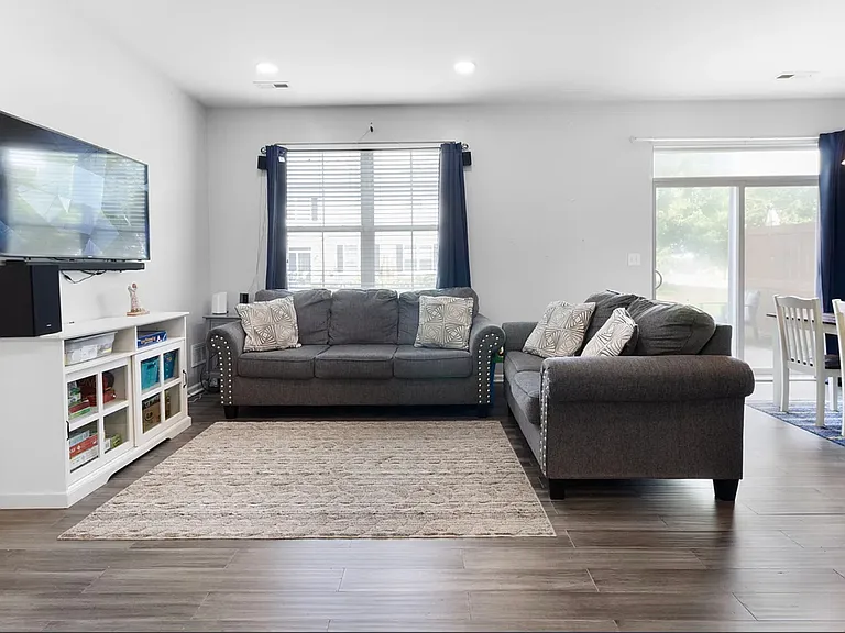 433 Acushnet St — Photo 2