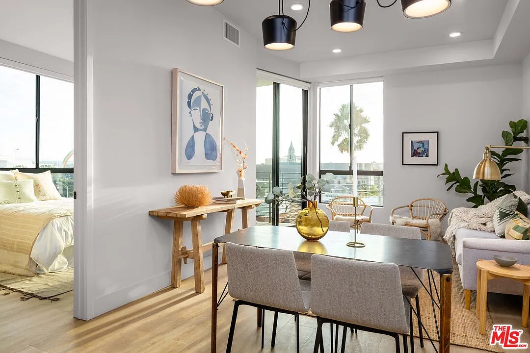 2 bed, 2.0 bath, 947 sqft, $4,795 — Photo 1