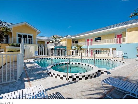3rd image of 450 Old San Carlos Blvd #204
