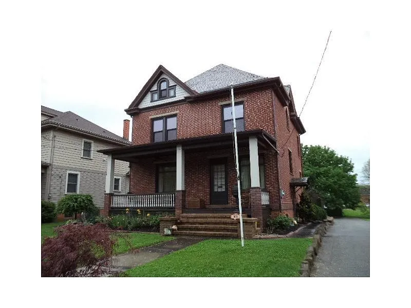 1041 4th St photo 1