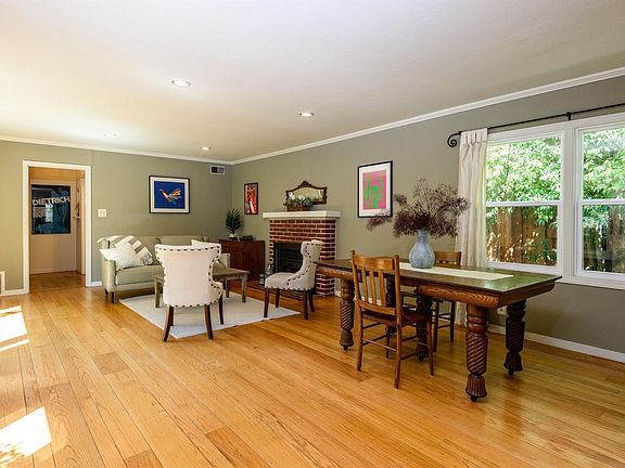 3rd image of 614 Lancaster Way