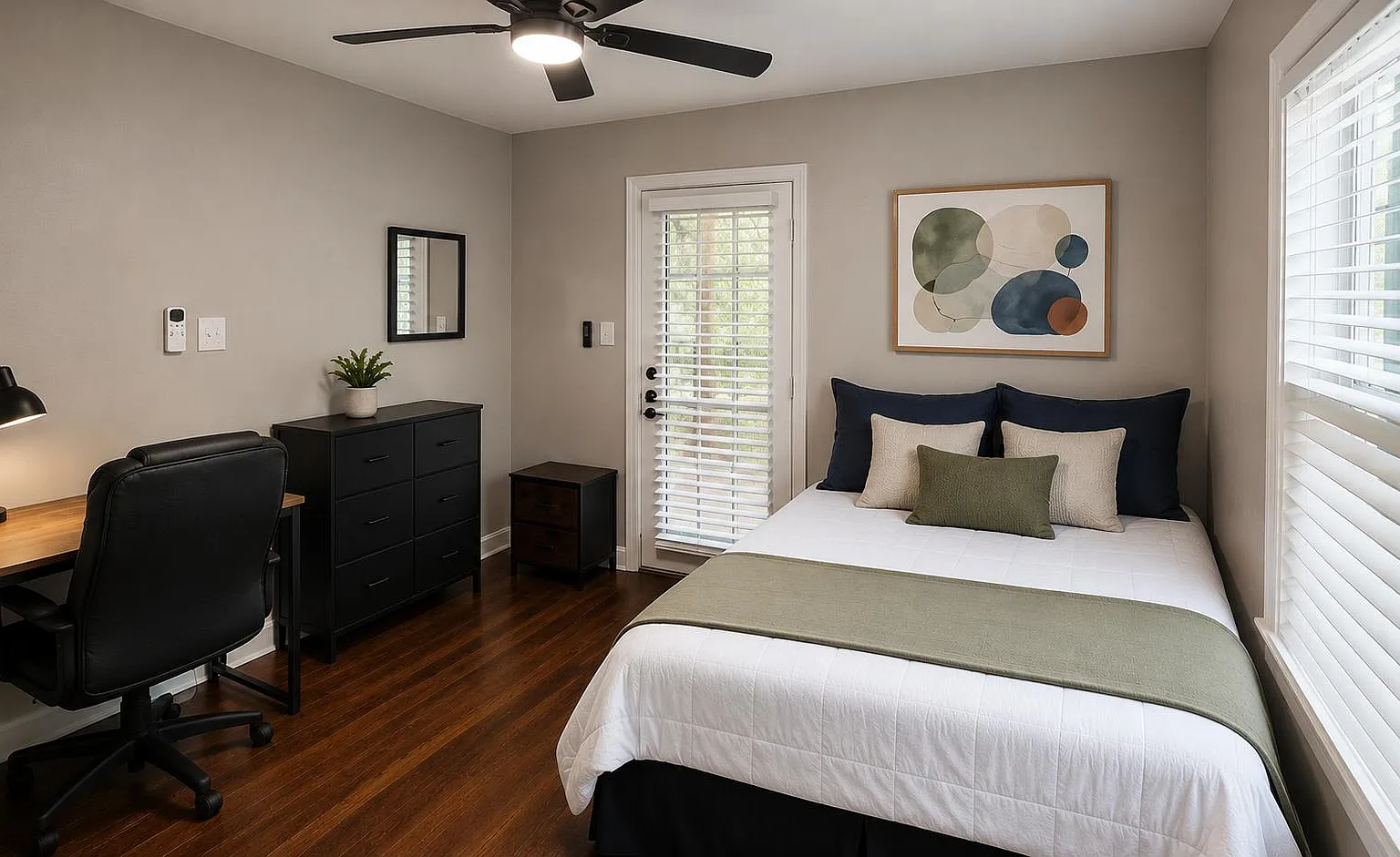 4 bed, 3.0 bath, 1230 sqft, $910 — Photo 1