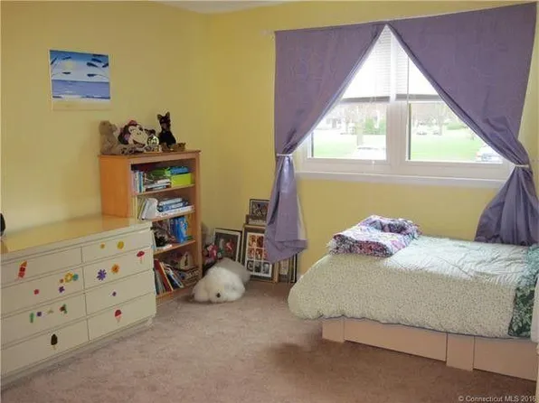 503 Twin Circle Dr, South Windsor, CT