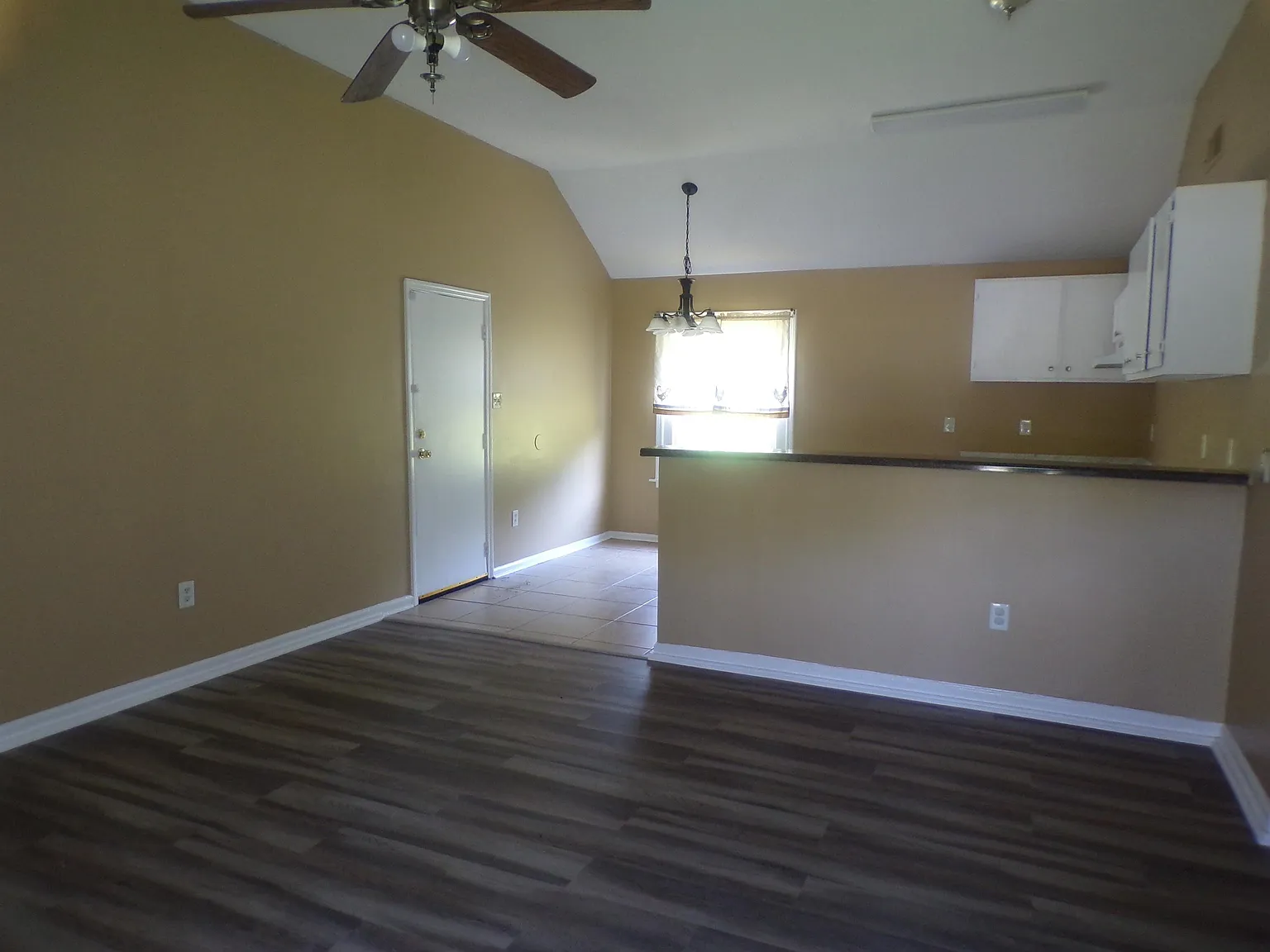 3 bed, 2.0 bath, 1011 sqft, $1,200 — Photo 4