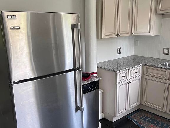3rd image of 248 Summer St #Top