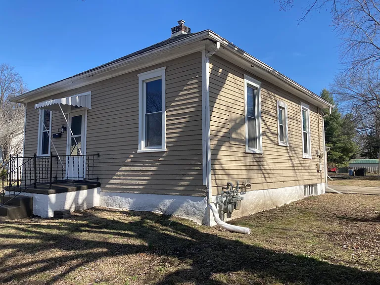 8 N Indiana Ave — Photo 37