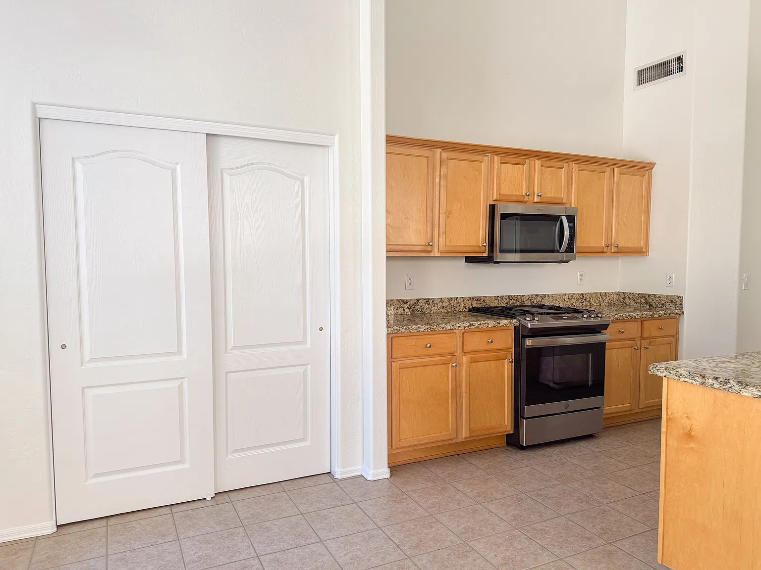 3325 N Brighton — Photo 4