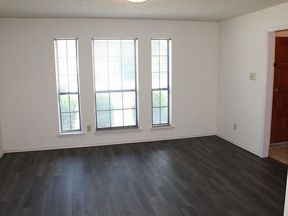 4th image of 788 Eiffel Dr