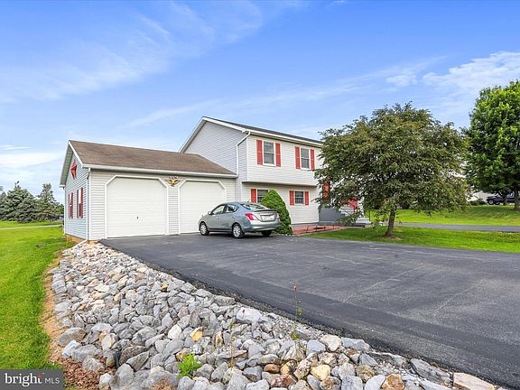 2nd image of 13887 Donovan Dr