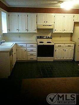 3rd image of 15 Teakwood Ln