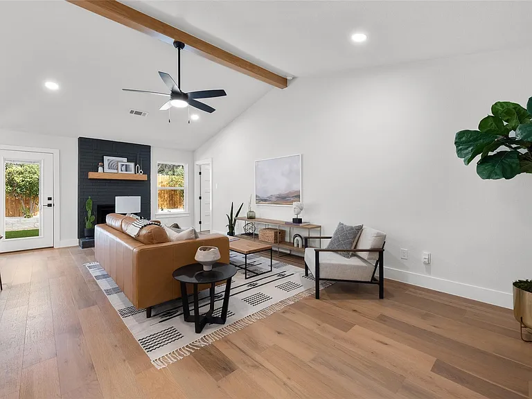 2404 Monarch Dr — Photo 4
