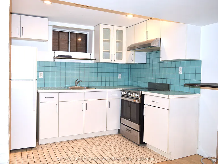 360 Sorauren Ave #BASEMENT — Photo 11