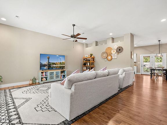 4th image of 1503 Roxy Ln