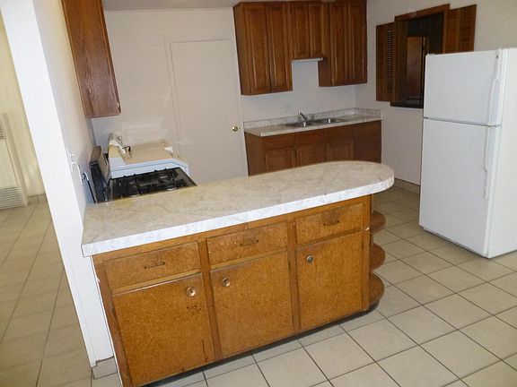 Kitchen before cabinet paint