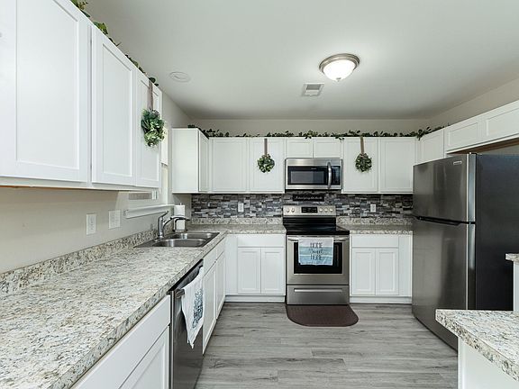 4th image of 176 Saint Andrews Rd